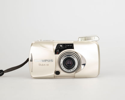 Olympus Stylus 120 (alias mju-III 120) appareil photo argentique 35mm avec étui (numéro de série 4740279)