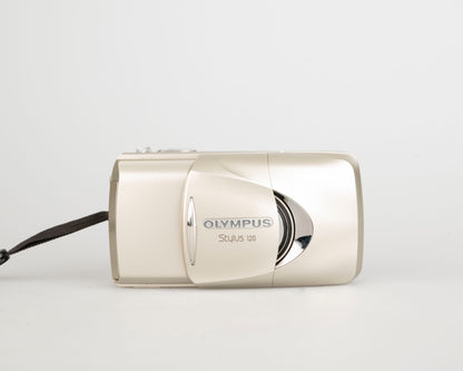Olympus Stylus 120 (alias mju-III 120) appareil photo argentique 35mm avec étui (numéro de série 4740279)