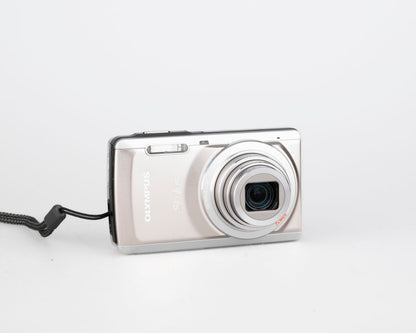 Olympus Stylus 7040 (alias mju 7040) Appareil photo numérique à capteur CCD 14 MP avec chargeur + batterie + carte SD 4 Go