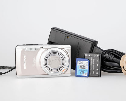 Olympus Stylus 7040 (alias mju 7040) Appareil photo numérique à capteur CCD 14 MP avec chargeur + batterie + carte SD 4 Go