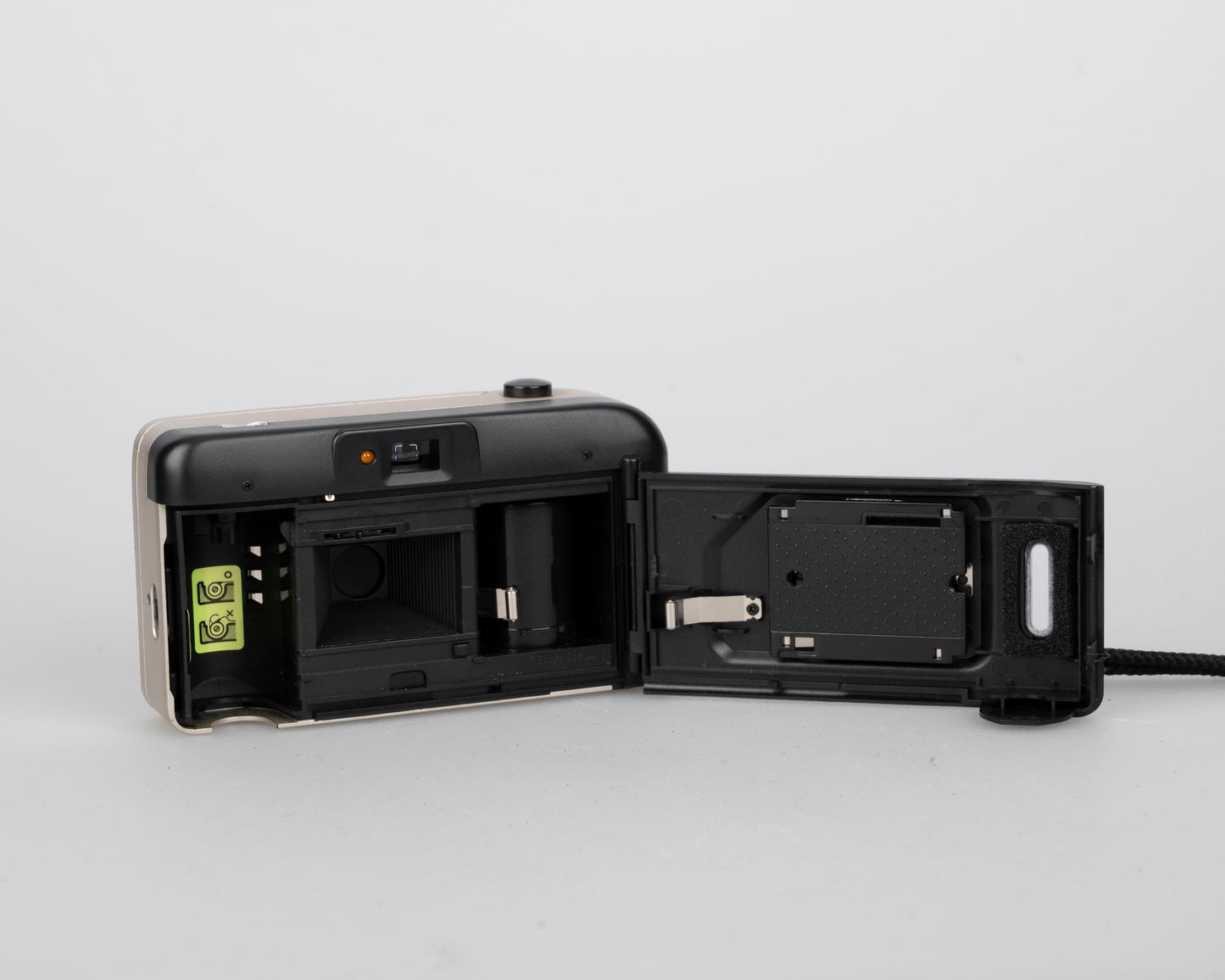 Olympus Trip MD3 35mm camera w/case (serial 07009713)