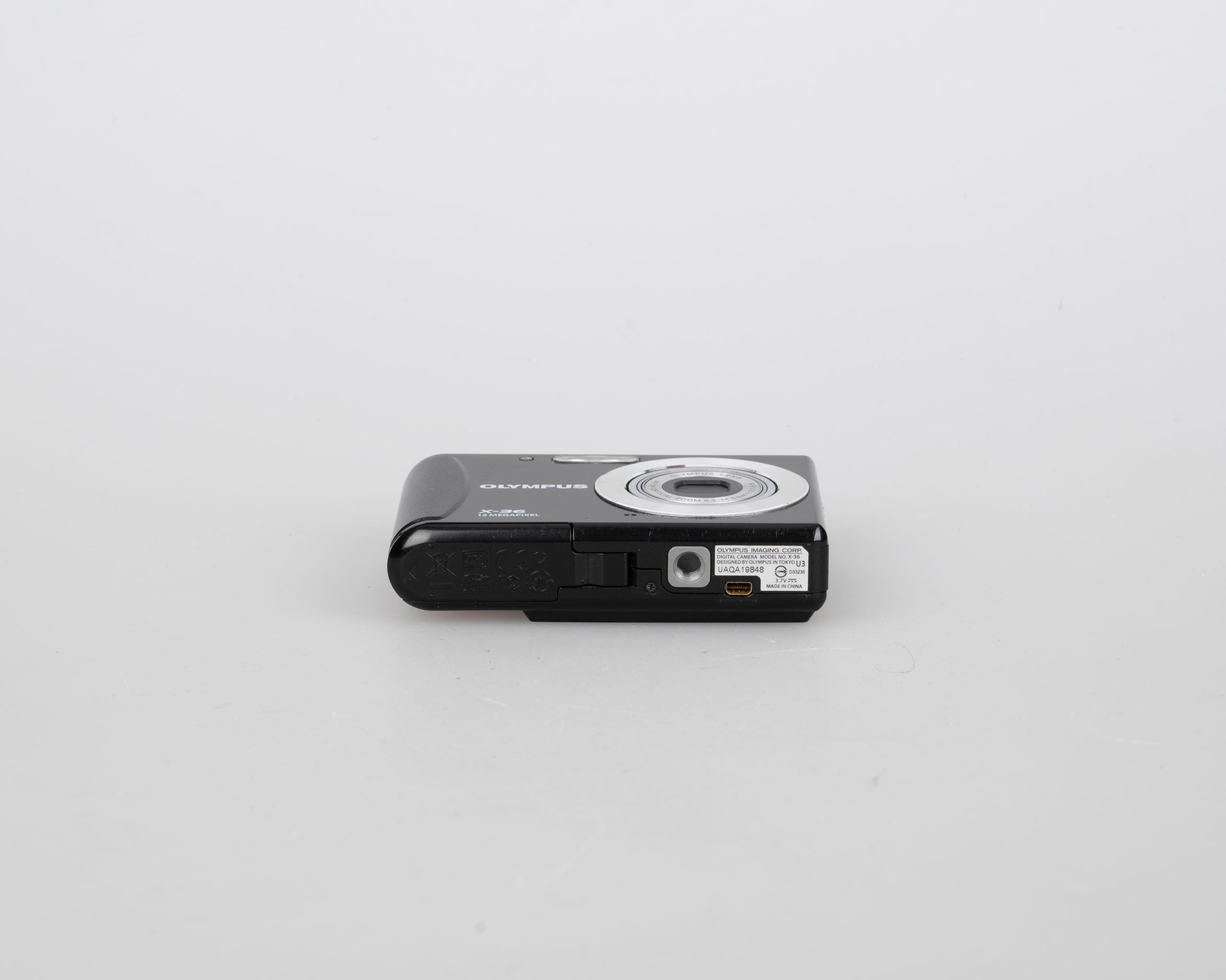 Olympus X-36 12MP CCD sensor digicam w/ charger + battery + 4GB SD
