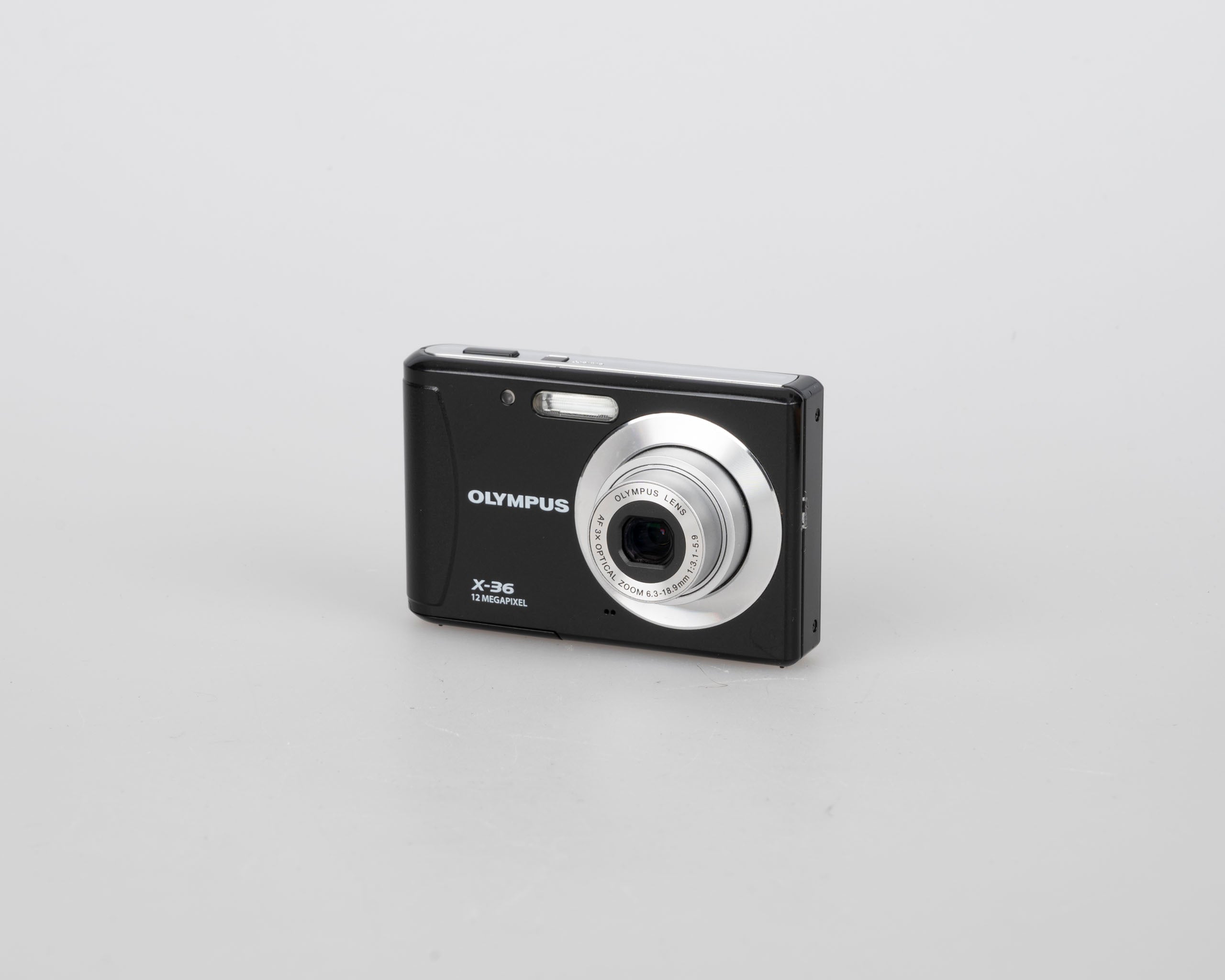 （そ3） OLYMPUS カメラ Olympus X-36 12MP CCD sensor digicam w/ charger + battery + 4GB SD