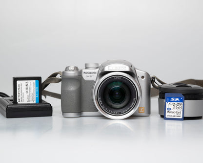 Appareil photo numérique Panasonic Lumix DMC-FZ7 6 MP équipé d'un objectif Leica DC Vario-Elmarit 1:2.8/6-72 ASPH avec chargeur + batterie + carte SD de 1 Go (série H6SU00404R)