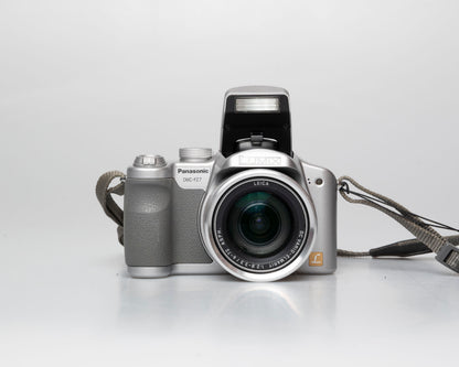 Appareil photo numérique Panasonic Lumix DMC-FZ7 6 MP équipé d'un objectif Leica DC Vario-Elmarit 1:2.8/6-72 ASPH avec chargeur + batterie + carte SD de 1 Go (série H6SU00404R)