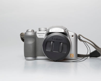 Appareil photo numérique Panasonic Lumix DMC-FZ7 6 MP équipé d'un objectif Leica DC Vario-Elmarit 1:2.8/6-72 ASPH avec chargeur + batterie + carte SD de 1 Go (série H6SU00404R)