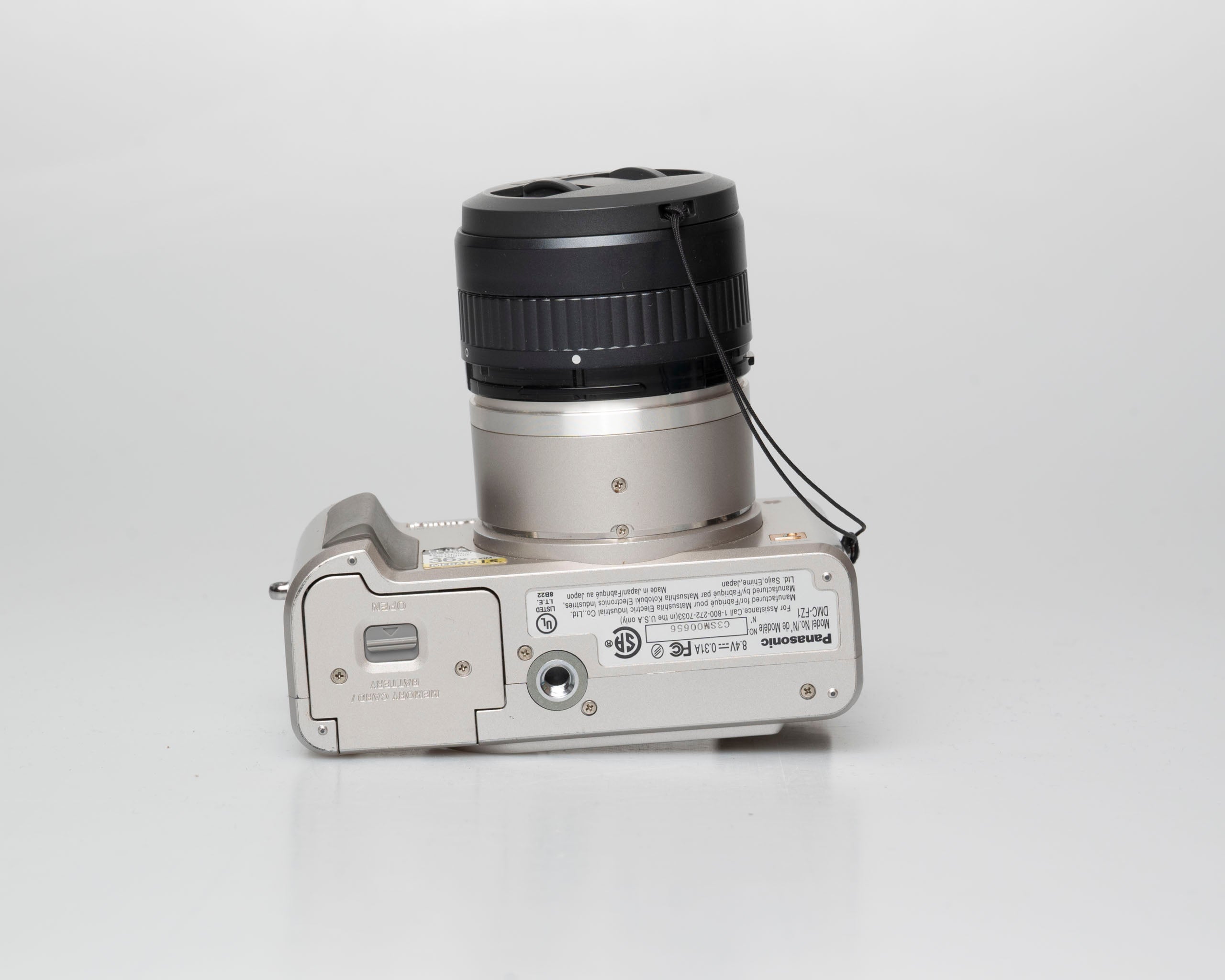 Panasonic Lumix DMC-FZ1 2 MP CCD sensor digicam feat. Leica DC