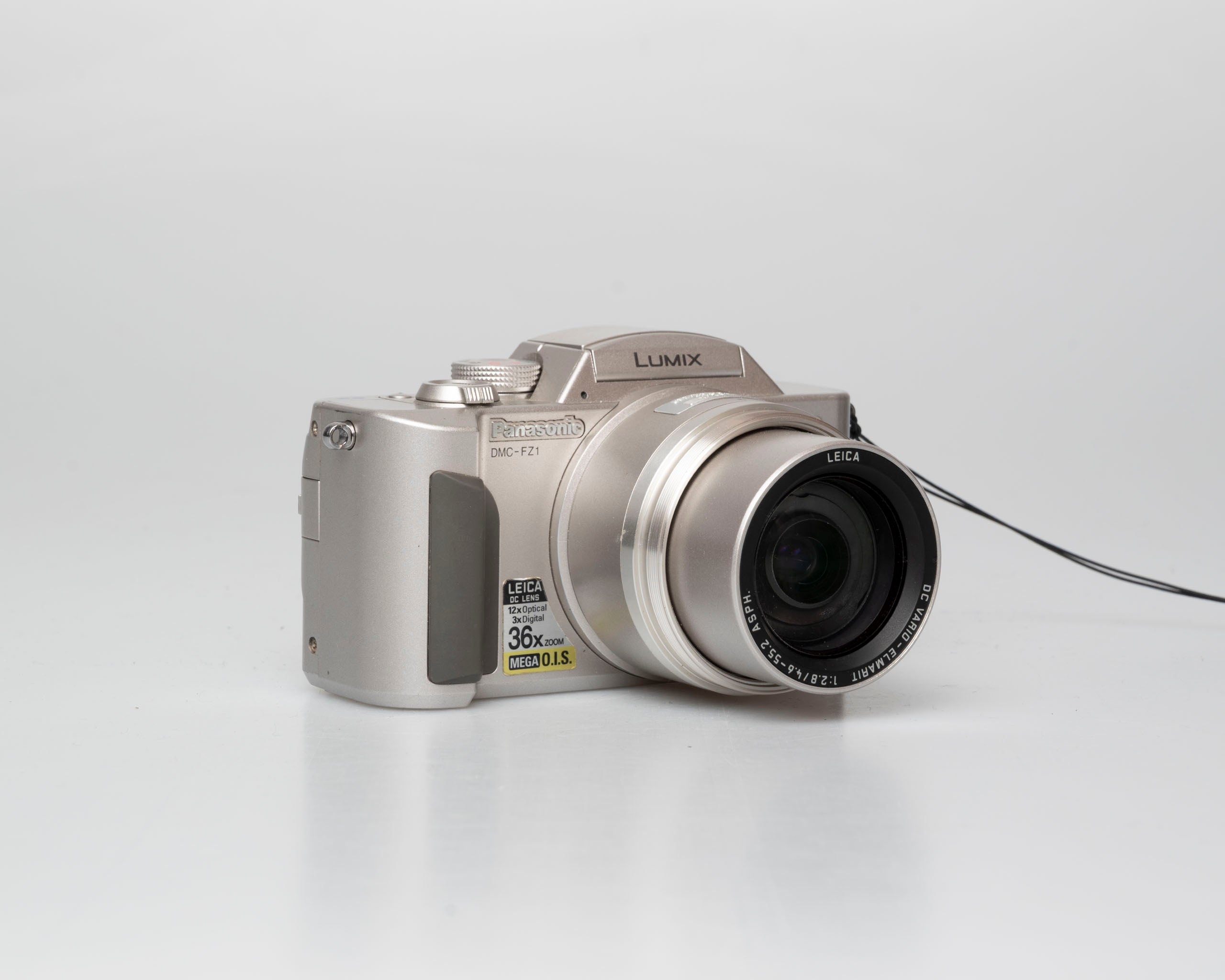 Panasonic Lumix DMC-FZ1 2 MP CCD sensor digicam feat. Leica DC