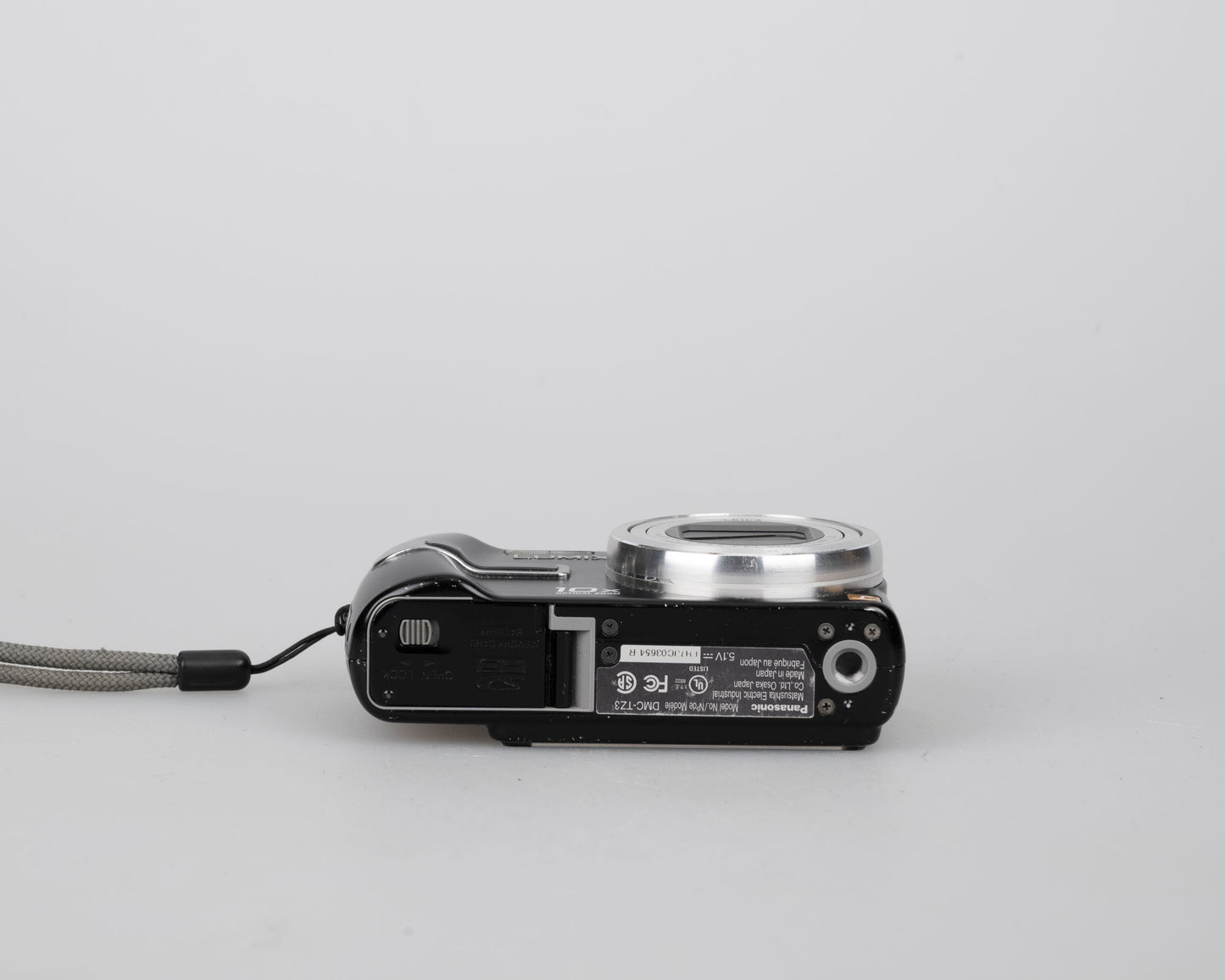Panasonic Lumix DMC-TZ3 digicam feat/ 7.2 MP CCD sensor + Leica DC Vario-Elmarit lens w/ charger + 2x battery packs