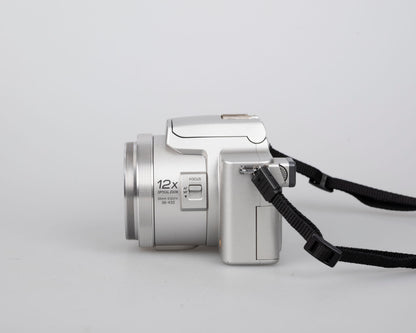 Panasonic Lumix DMC-FZ20 digicam feat/ 5 MP CCD sensor + Leica DC Vario-Elmarit 1:2.8/6-72 ASPH lens w/ charger + battery + 2GB SD card