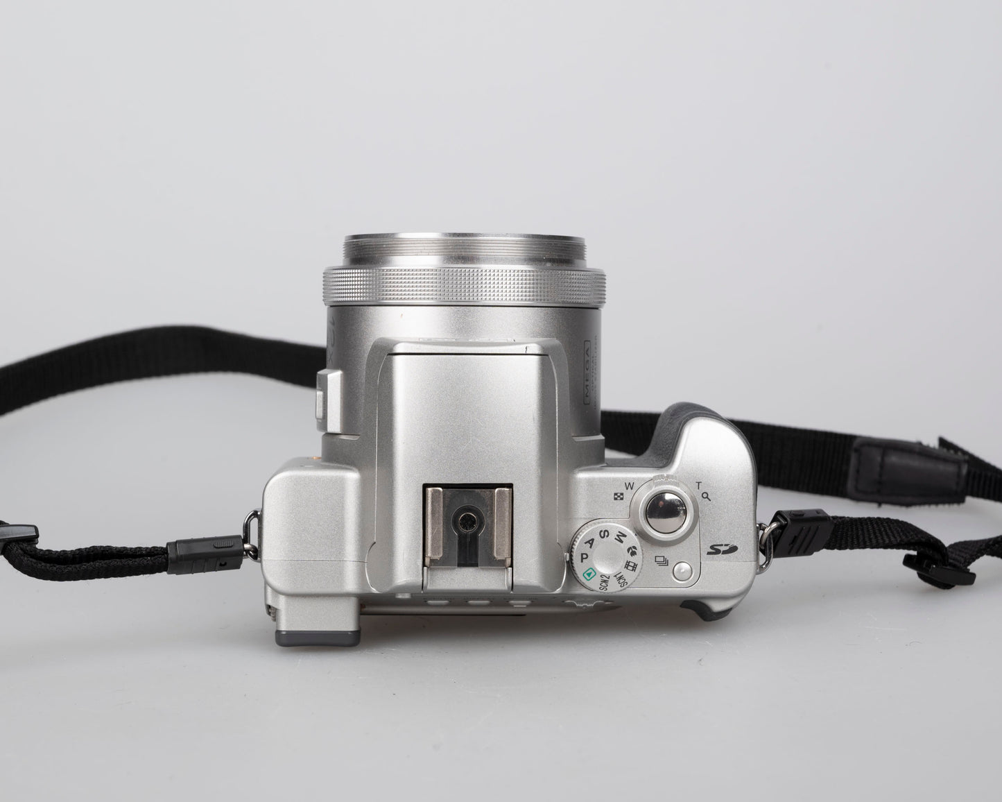 Panasonic Lumix DMC-FZ20 digicam feat/ 5 MP CCD sensor + Leica DC Vario-Elmarit 1:2.8/6-72 ASPH lens w/ charger + battery + 2GB SD card