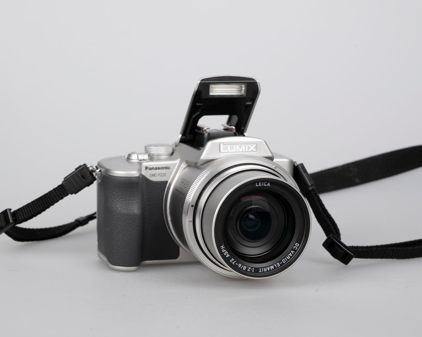 Panasonic Lumix DMC-FZ20 digicam feat/ 5 MP CCD sensor + Leica DC Vario-Elmarit 1:2.8/6-72 ASPH lens w/ charger + battery + 2GB SD card