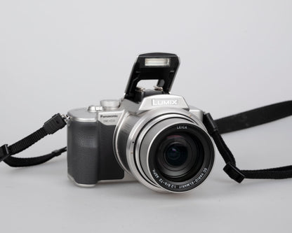 Panasonic Lumix DMC-FZ20 digicam feat/ 5 MP CCD sensor + Leica DC Vario-Elmarit 1:2.8/6-72 ASPH lens w/ charger + battery + 2GB SD card