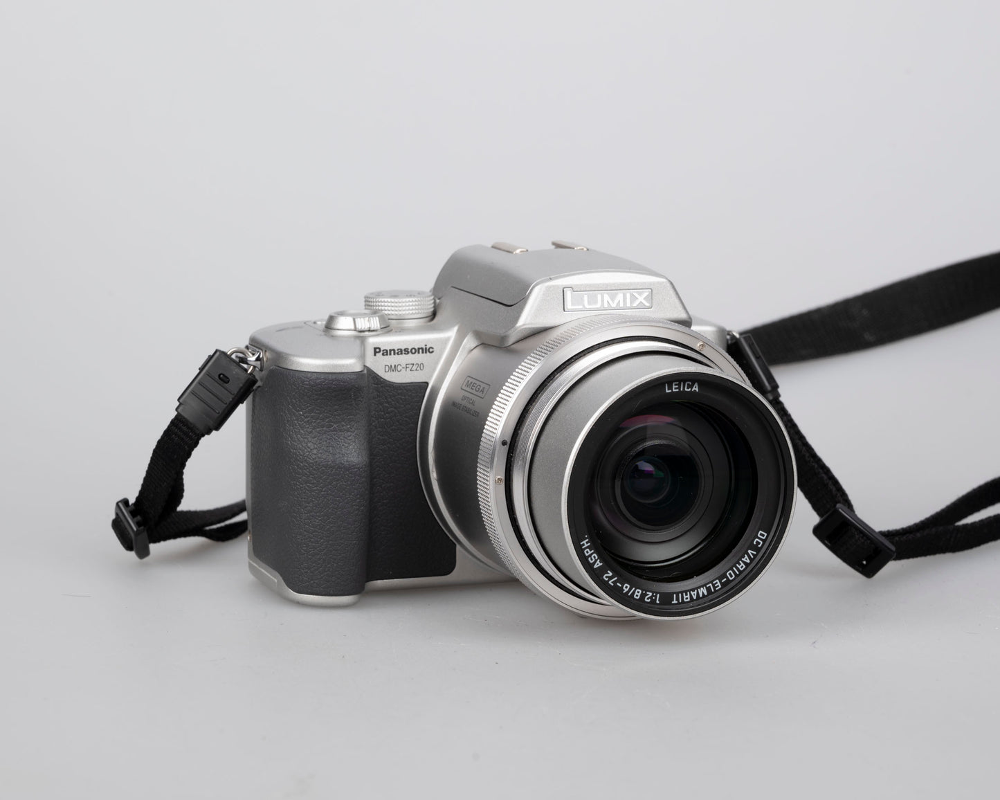 Panasonic Lumix DMC-FZ20 digicam feat/ 5 MP CCD sensor + Leica DC Vario-Elmarit 1:2.8/6-72 ASPH lens w/ charger + battery + 2GB SD card