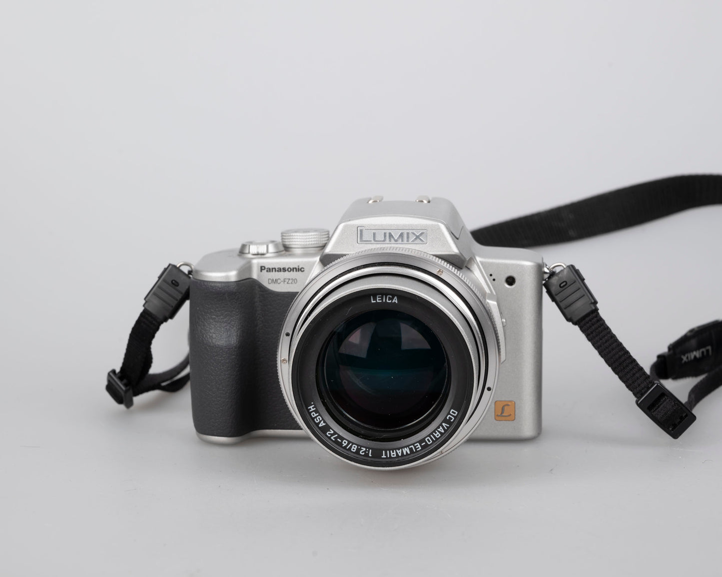 Panasonic Lumix DMC-FZ20 digicam feat/ 5 MP CCD sensor + Leica DC Vario-Elmarit 1:2.8/6-72 ASPH lens w/ charger + battery + 2GB SD card