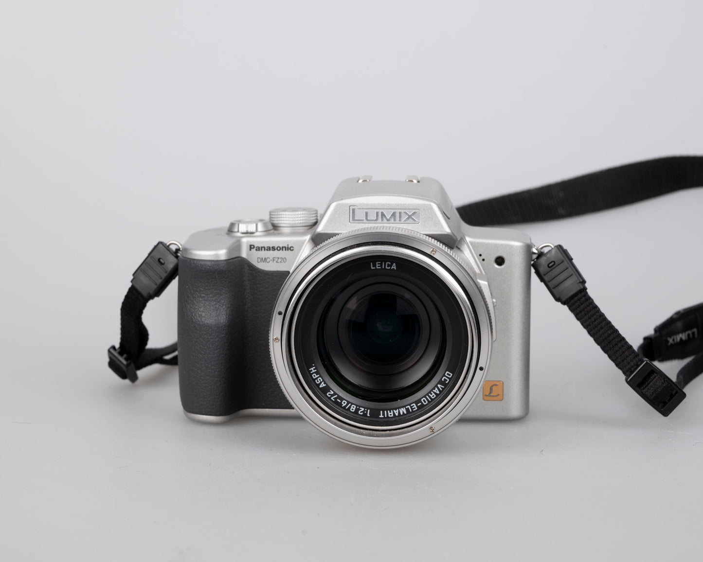 Panasonic Lumix DMC-FZ20 digicam feat/ 5 MP CCD sensor + Leica DC Vario-Elmarit 1:2.8/6-72 ASPH lens w/ charger + battery + 2GB SD card