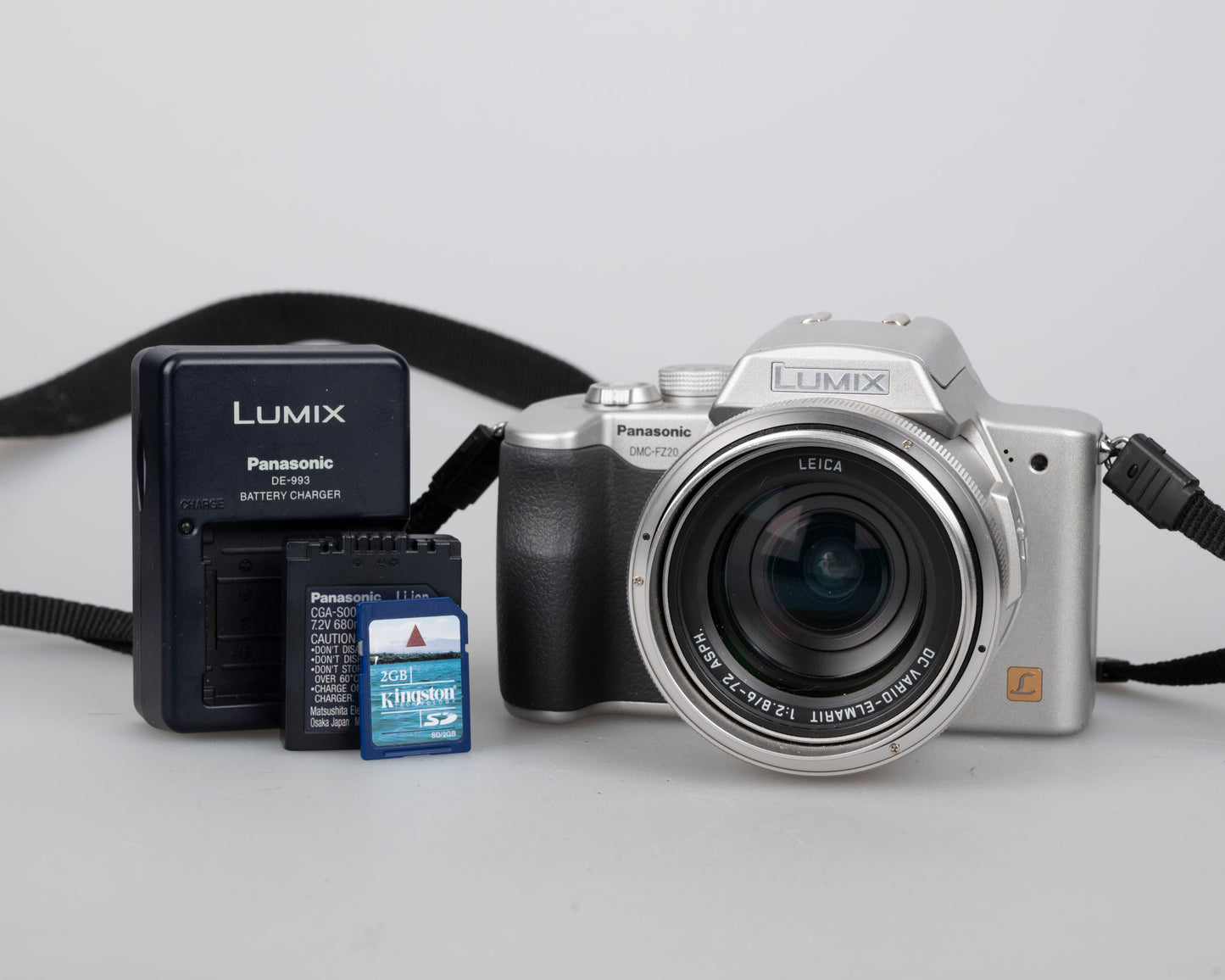Panasonic Lumix DMC-FZ20 digicam feat/ 5 MP CCD sensor + Leica DC Vario-Elmarit 1:2.8/6-72 ASPH lens w/ charger + battery + 2GB SD card