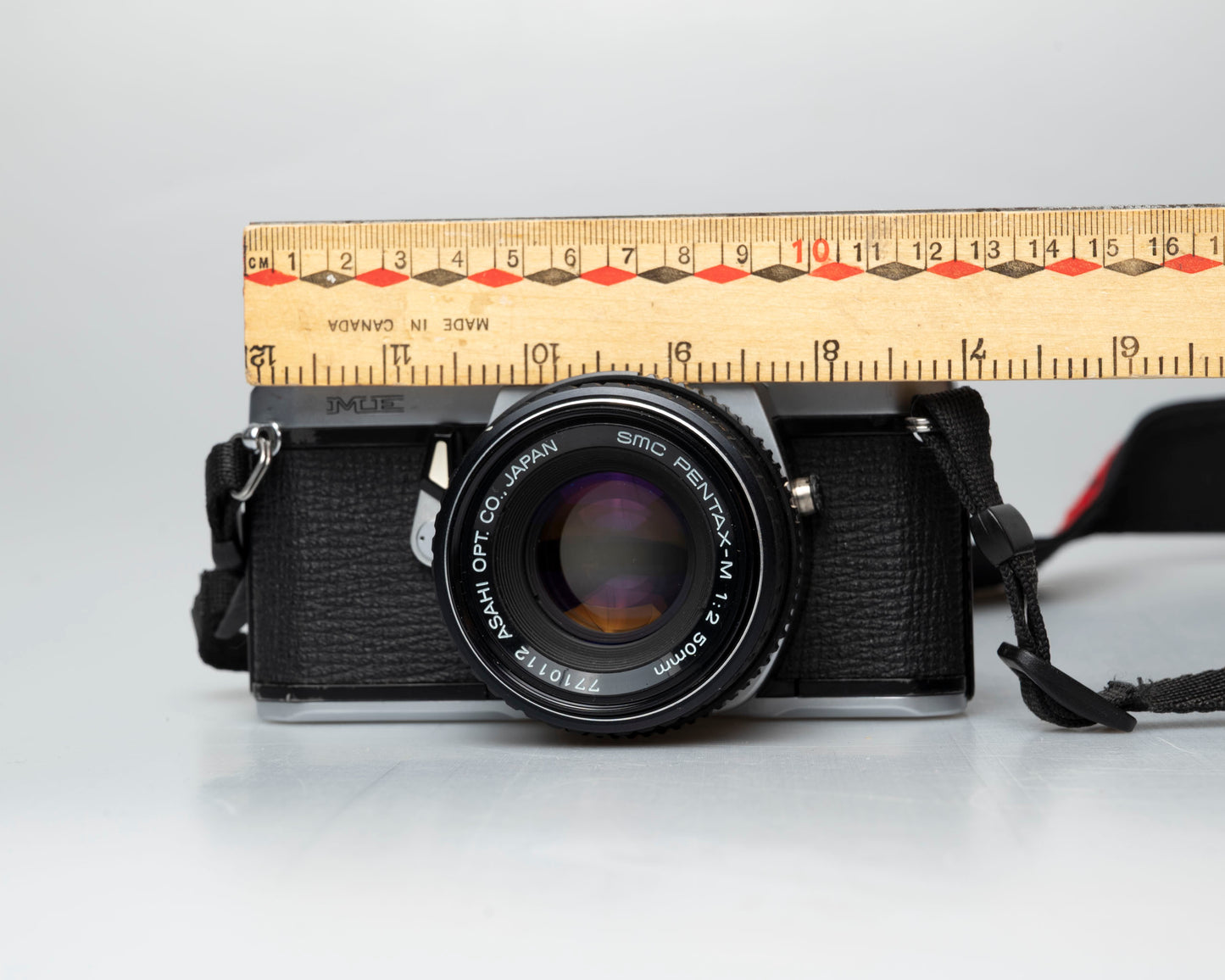 Pentax ME 35mm reflex avec objectif SMC Pentax M 50mm f2 (série 3704402)