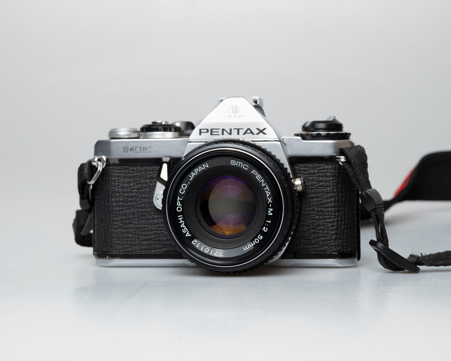 Pentax ME 35mm reflex avec objectif SMC Pentax M 50mm f2 (série 3704402)