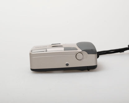 Appareil photo Pentax PC-330 35 mm avec étui (série 5421634)