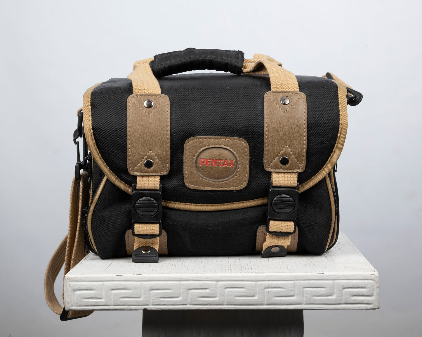 Sac photo Pentax noir et beige de taille moyenne