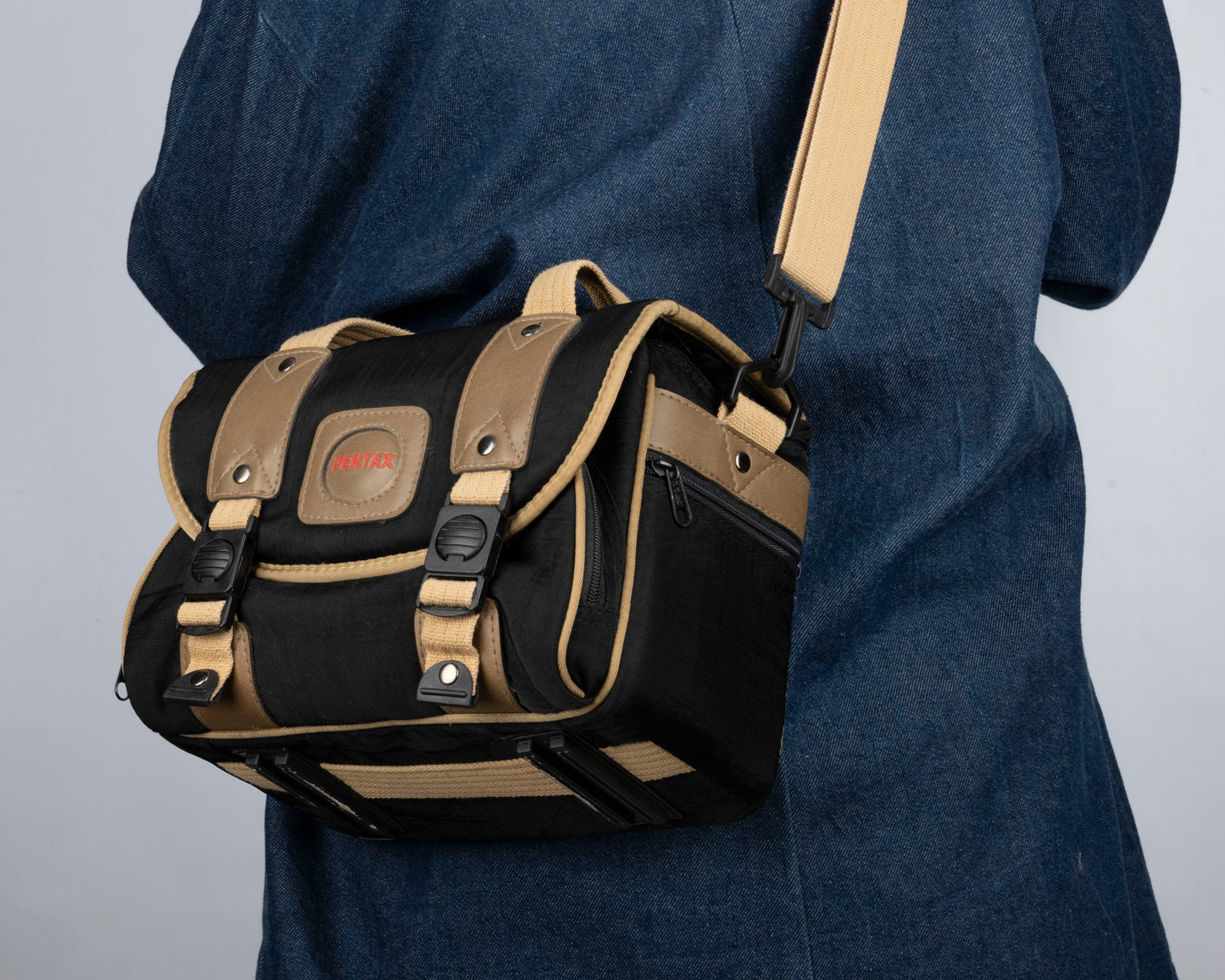 Sac photo Pentax noir et beige de taille moyenne