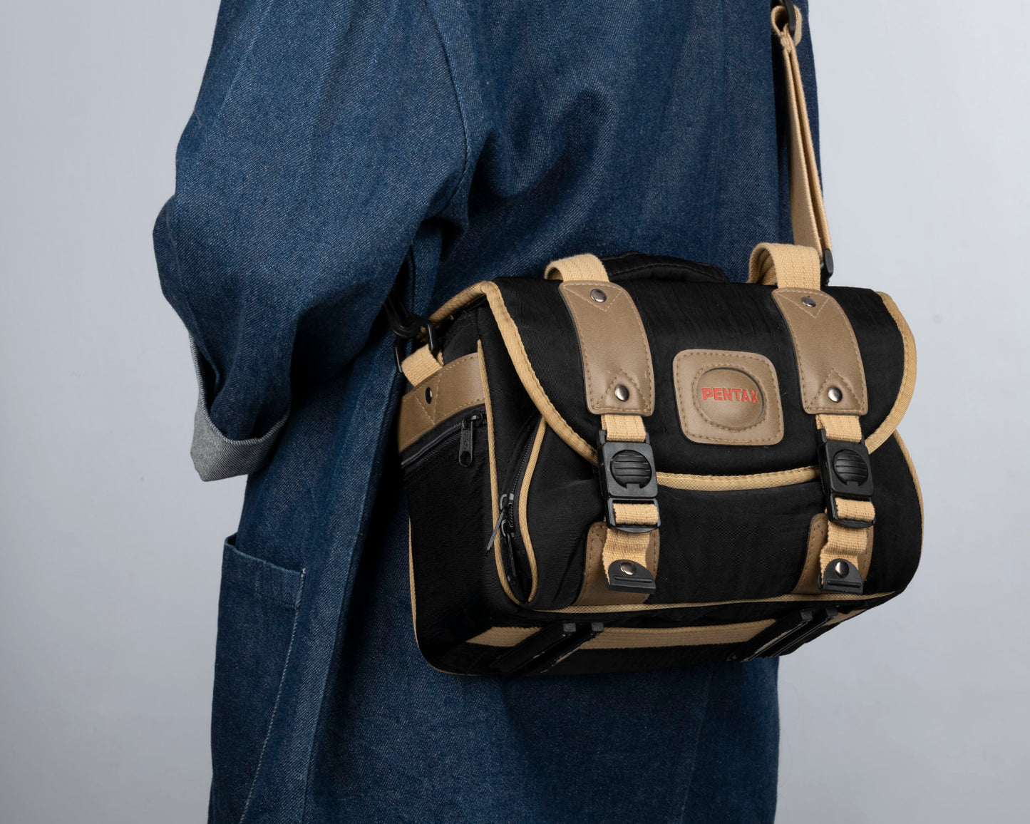 Sac photo Pentax noir et beige de taille moyenne