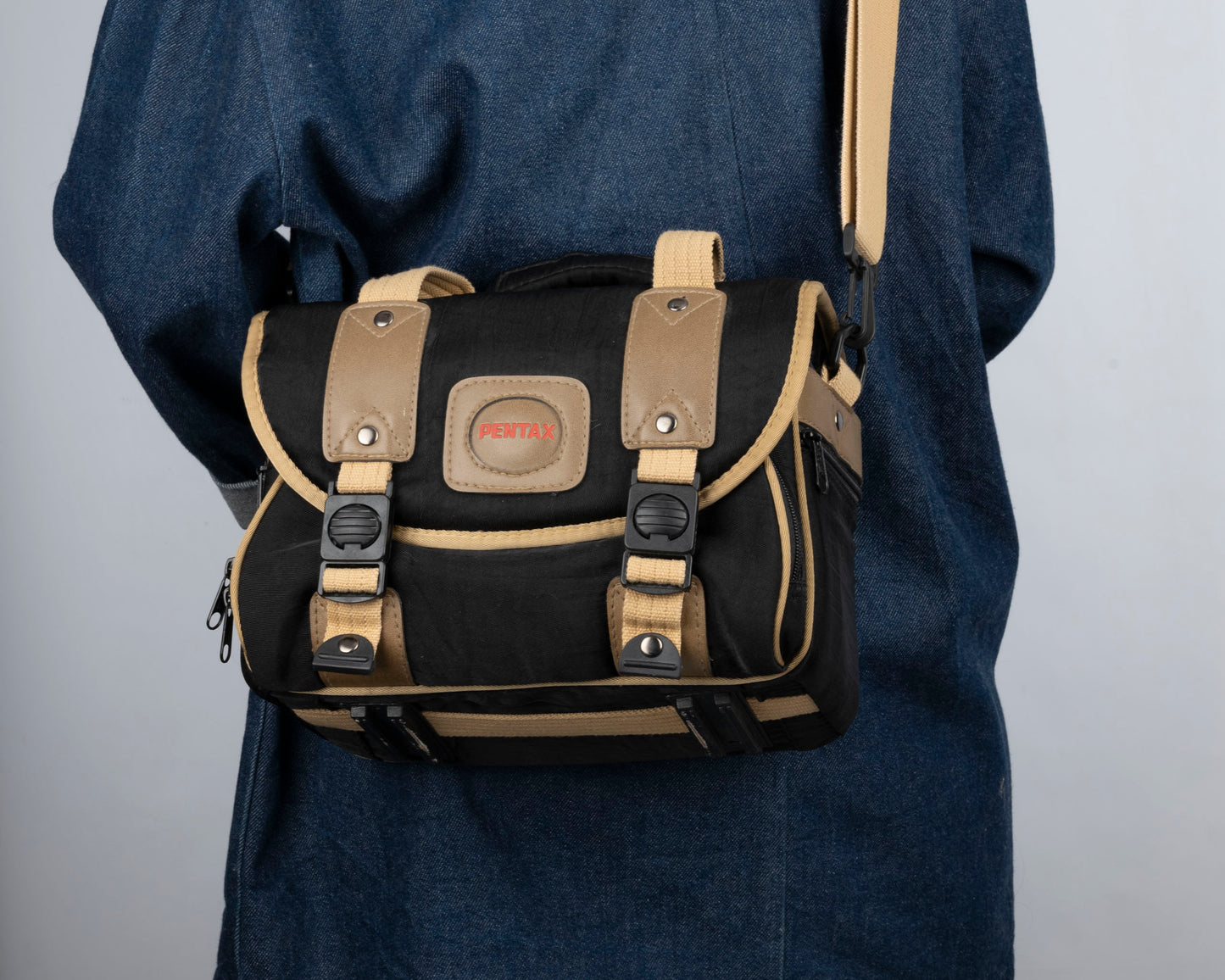 Sac photo Pentax noir et beige de taille moyenne