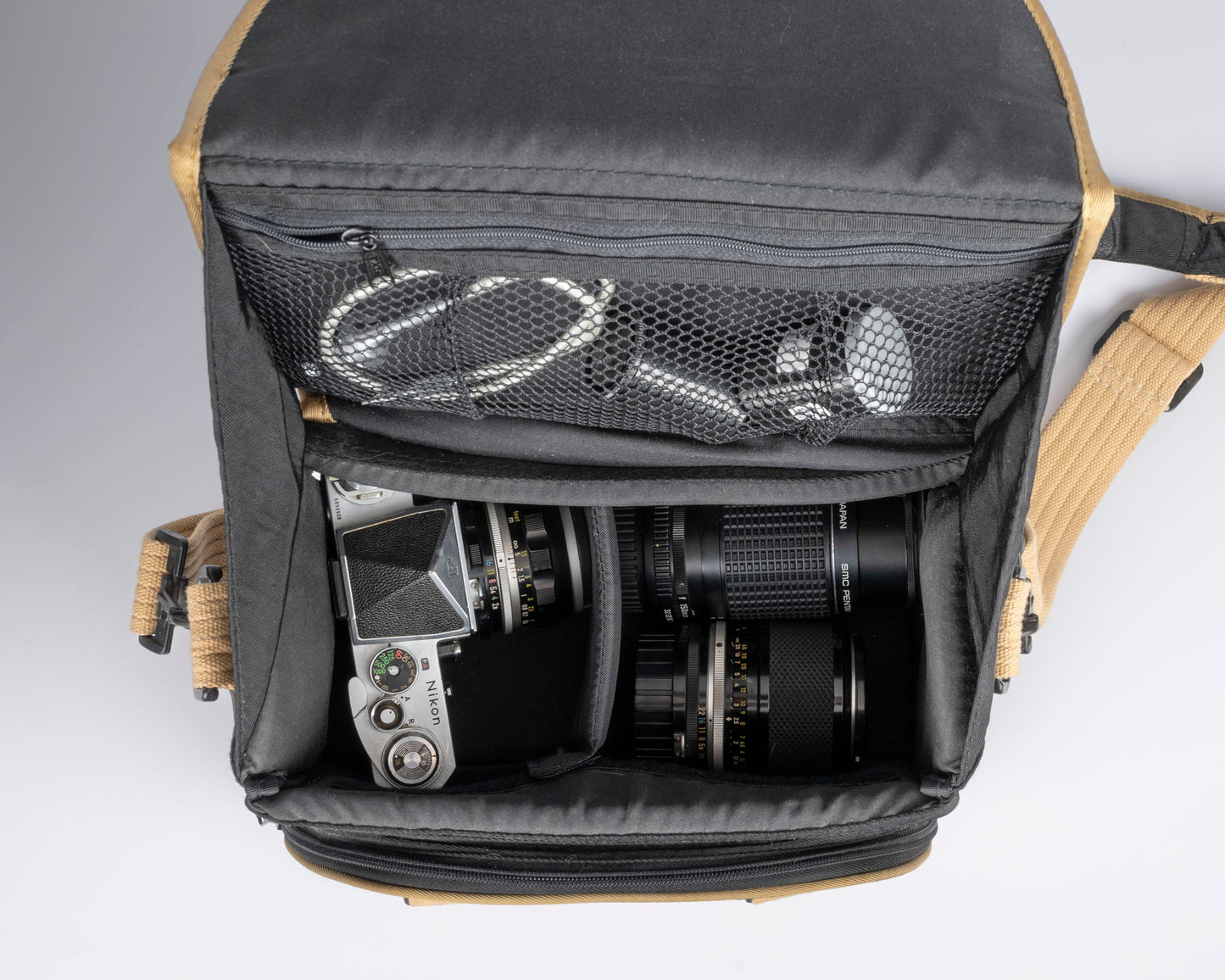 Sac photo Pentax noir et beige de taille moyenne