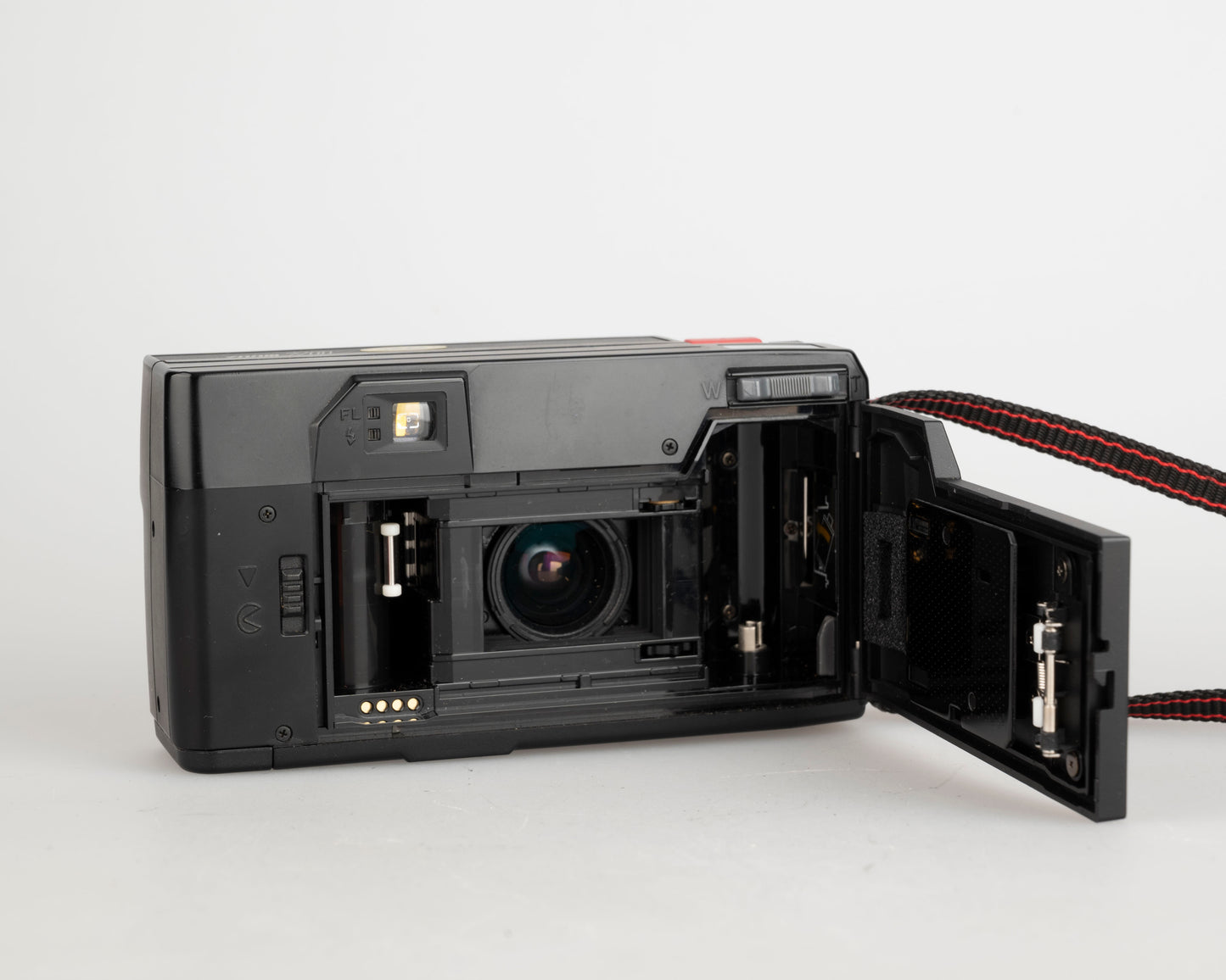Pentax Zoom-70 (IQZoom) 35mm camera w/case (serial 5683511)
