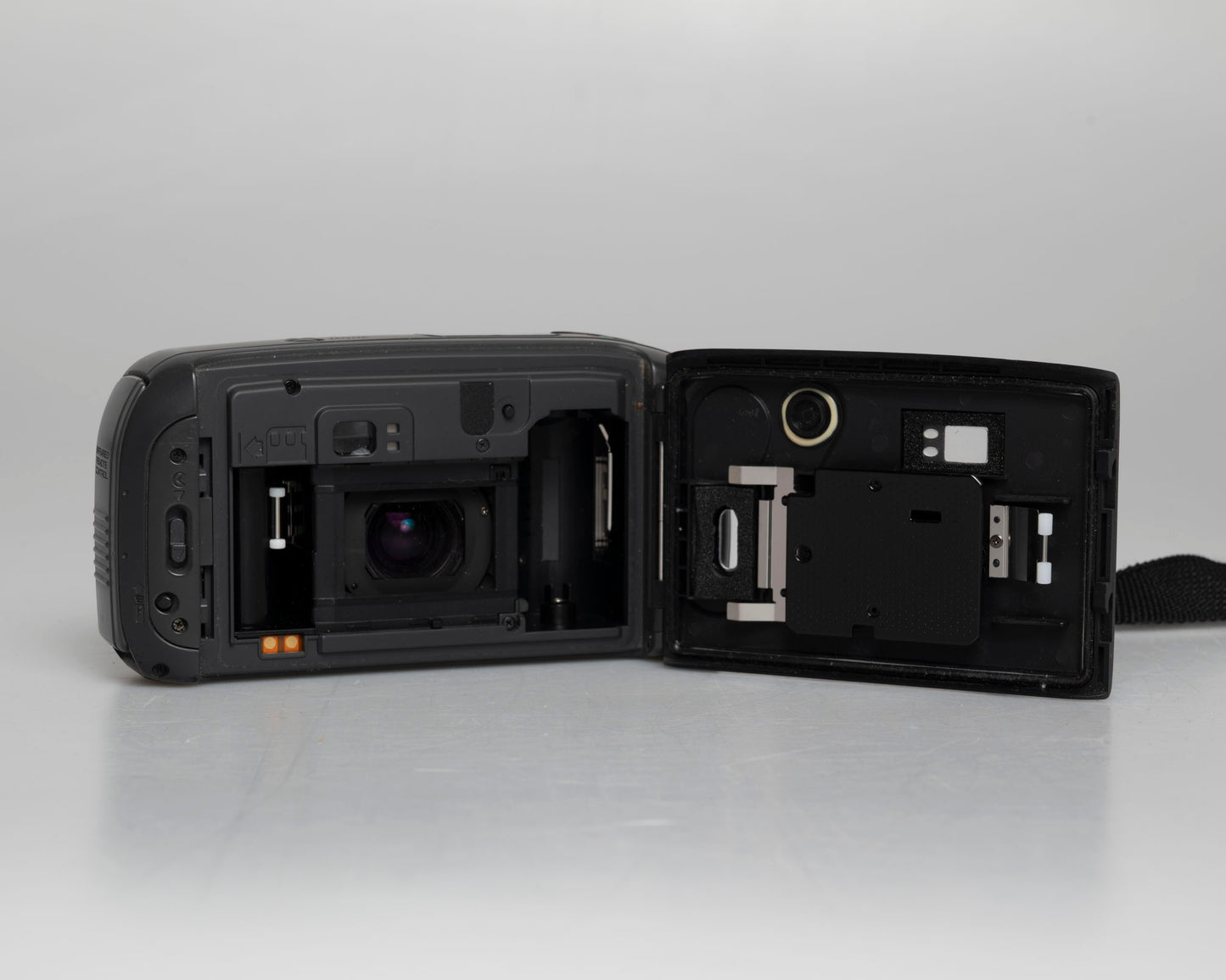 Pentax Zoom90-WR 35mm camera (serial 4957638)