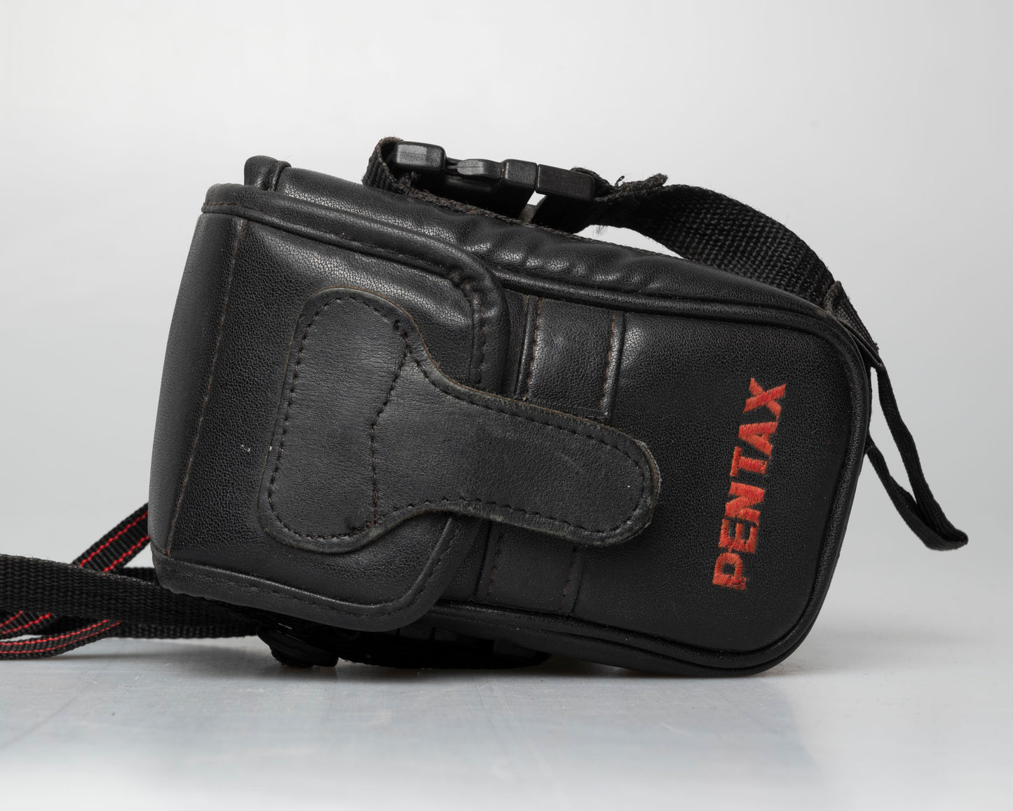 Pentax Zoom-70 (IQZoom) 35mm camera w/case (serial 5379330)