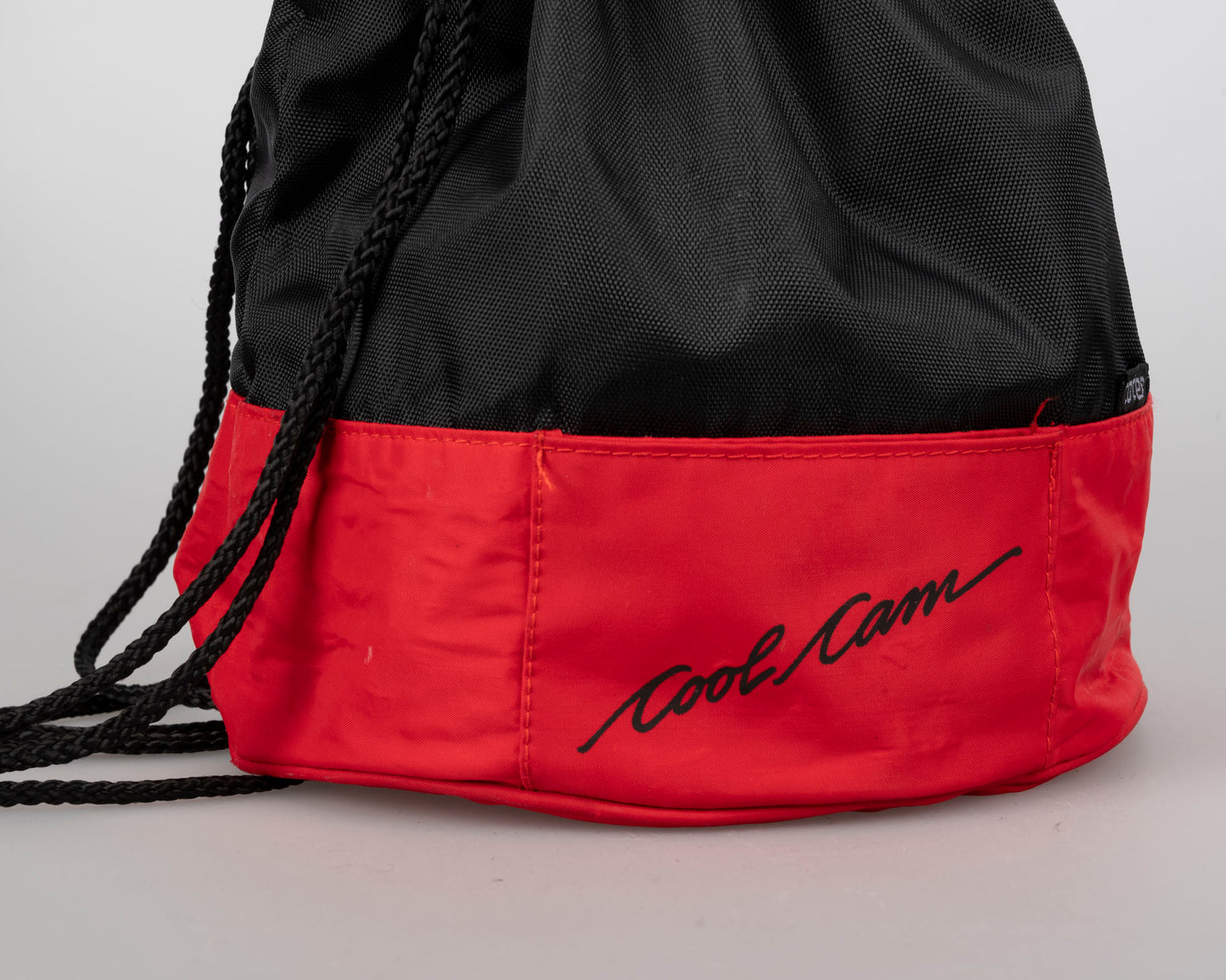 Red Polaroid 600 Supercolors/Cool Cam instant camera w/ matching backpack tote (serial VD7061B)