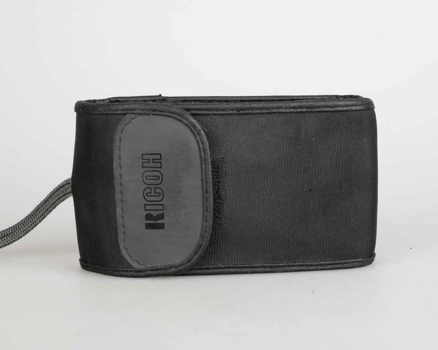 Appareil photo compact 35 mm Ricoh FF-9D avec étui (série 38192708)