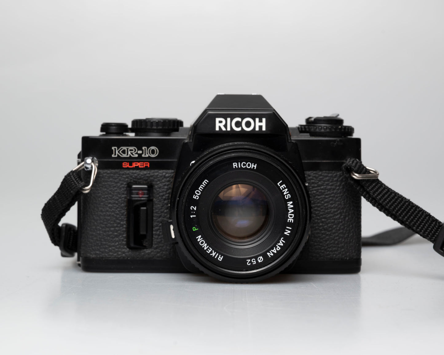 Appareil photo reflex Ricoh KR-10 Super 35mm + objectif Rikenon P 50mm 1:2