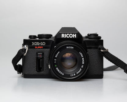 Appareil photo reflex Ricoh KR-10 Super 35mm + objectif Rikenon P 50mm 1:2