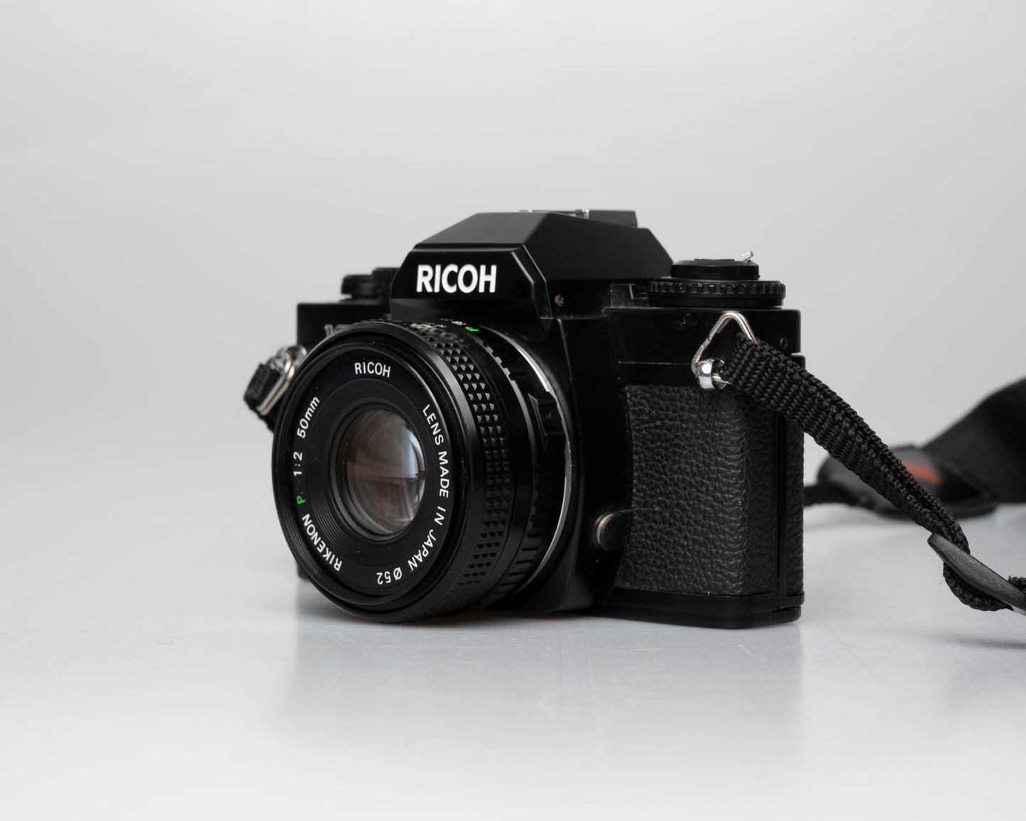 Appareil photo reflex Ricoh KR-10 Super 35mm + objectif Rikenon P 50mm 1:2