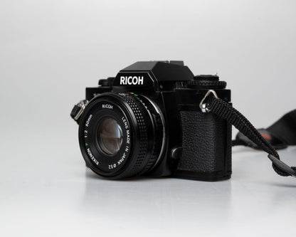Appareil photo reflex Ricoh KR-10 Super 35mm + objectif Rikenon P 50mm 1:2