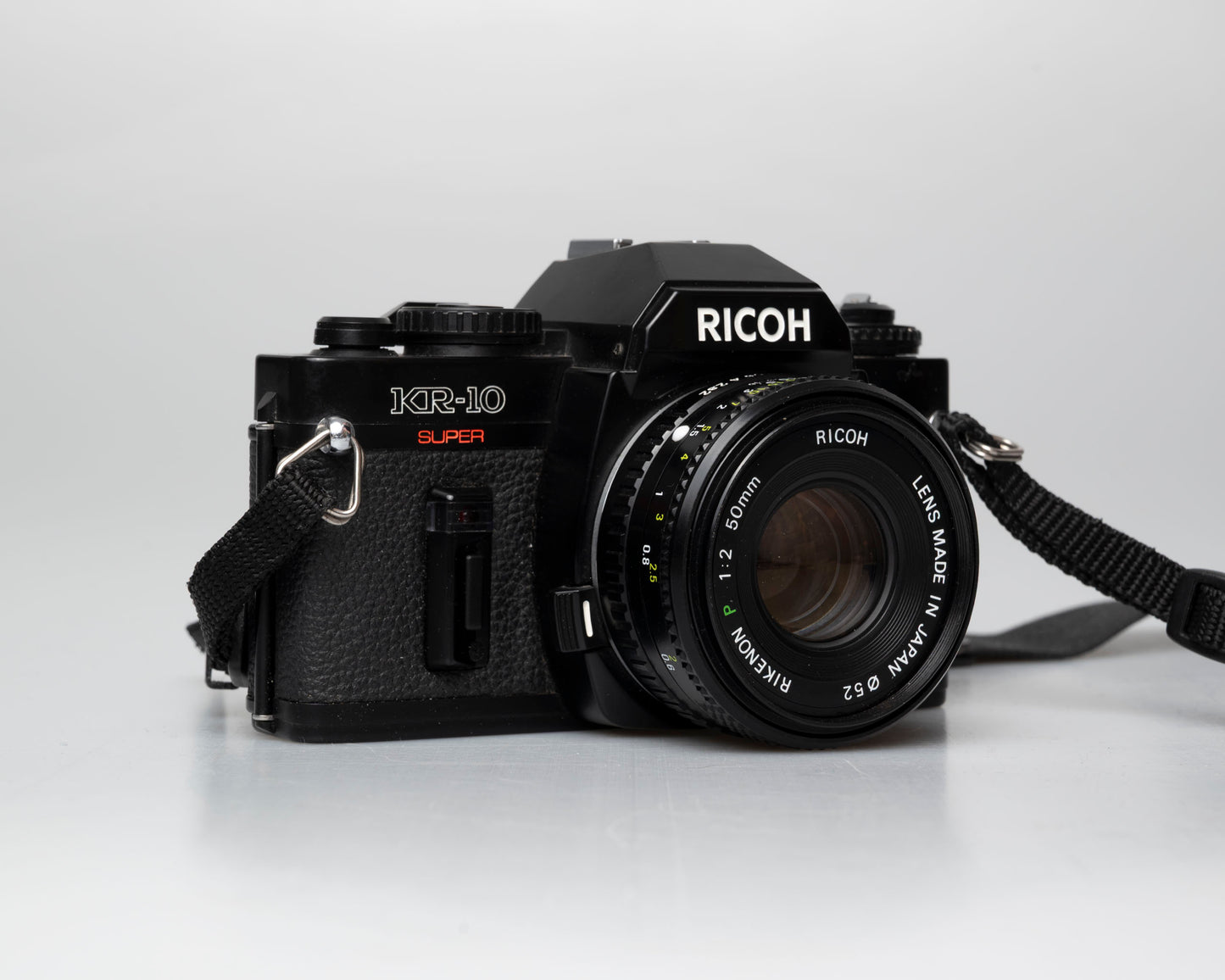 Appareil photo reflex Ricoh KR-10 Super 35mm + objectif Rikenon P 50mm 1:2