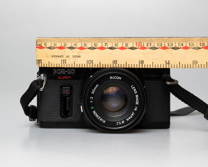 Appareil photo reflex Ricoh KR-10 Super 35mm + objectif Rikenon P 50mm 1:2