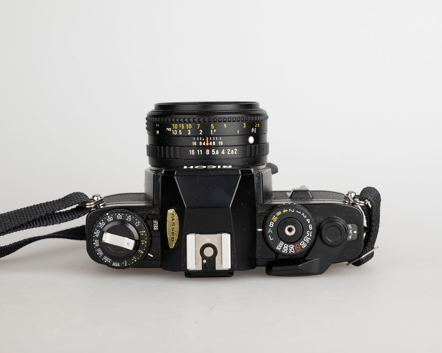 Appareil photo reflex Ricoh KR-10 Super 35 mm + objectif Rikenon 50 mm 1:2 (série 79408046)
