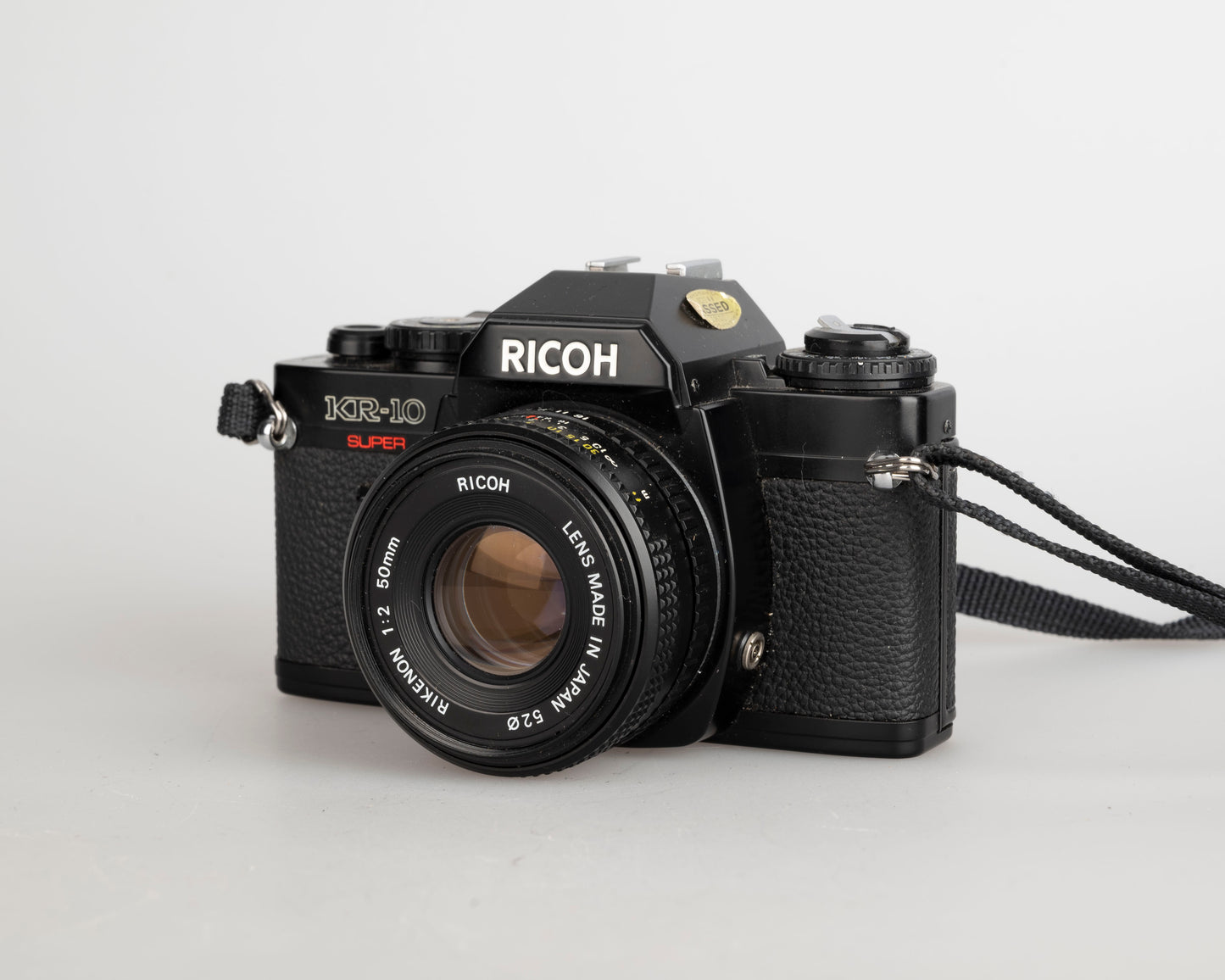 Appareil photo reflex Ricoh KR-10 Super 35 mm + objectif Rikenon 50 mm 1:2 (série 79408046)
