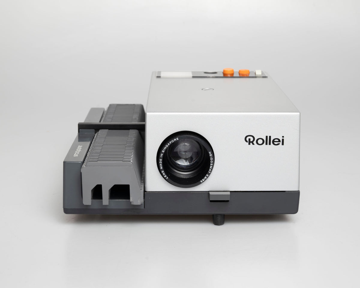 Rollei P350AF 35mm slide projector w/ remote control + case (serial 8703160)
