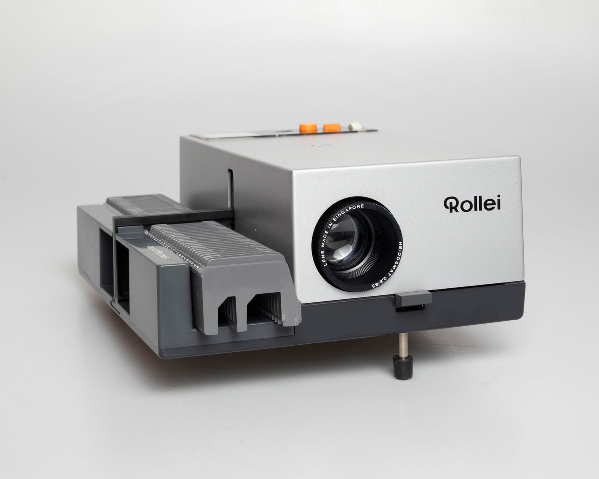 Rollei P350AF 35mm slide projector w/ remote control + case (serial 8703160)