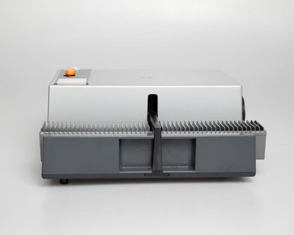 Rollei P350AF 35mm slide projector w/ remote control + case (serial 8703160)