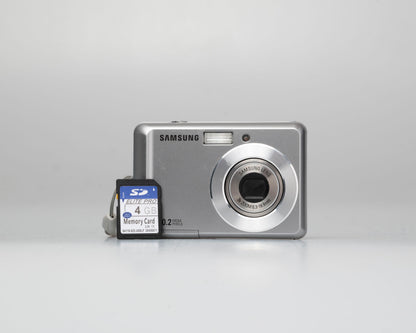 Samsung ES15 10 MP CCD sensor digicam w/ 4GB SD card (serial A24QC90SB02216P)