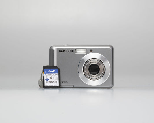 Samsung ES15 10 MP CCD sensor digicam w/ 4GB SD card (serial A24QC90SB02216P)