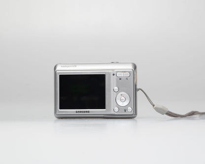 Samsung ES15 10 MP CCD sensor digicam w/ 4GB SD card (serial A24QC90SB02216P)