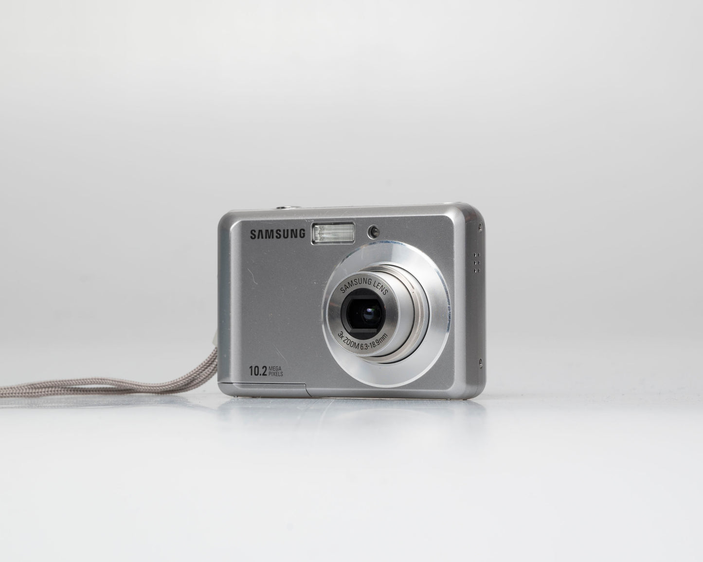 Samsung ES15 10 MP CCD sensor digicam w/ 4GB SD card (serial A24QC90SB02216P)