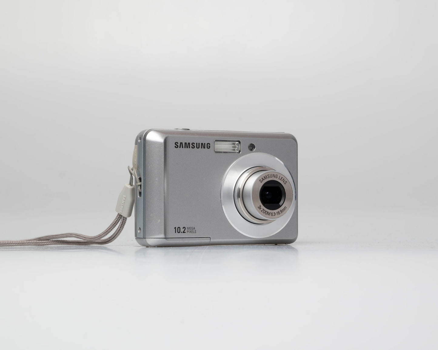 Samsung ES15 10 MP CCD sensor digicam w/ 4GB SD card (serial A24QC90SB02216P)